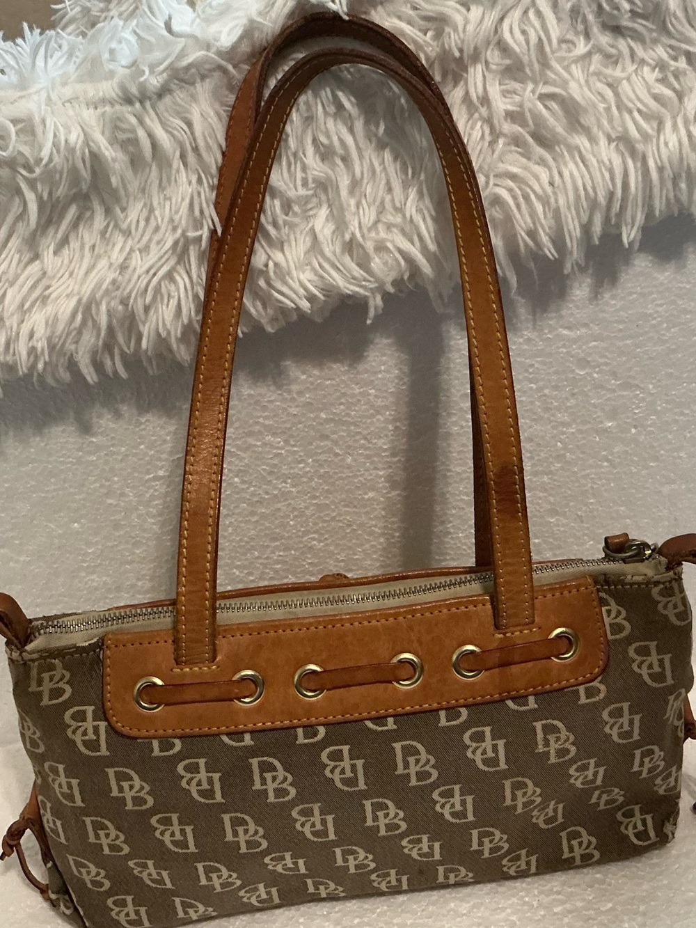 ❌❌❌SLS26Vtg Dooney & Bourke DB Signature Canvas Shoulder Bag Olive Taupe - Picture 3 of 16